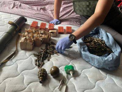 Донецкий полицейский перешел на сторону РФ и оставил дома схрон оружия для диверсантов