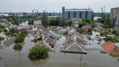 Эвакуация жителей затопленных районов под Херсоном затруднена