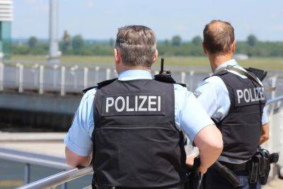 Сколько получает полицейский в Германии