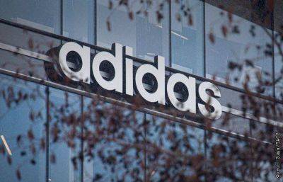 "Ведомости" сообщили о переговорах FLO Retailing и Daher Group о покупке точек Adidas в РФ