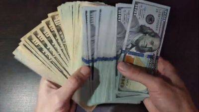 Доллар сильно скрутило: новый курс валют в обменках и банках ошеломил украинцев