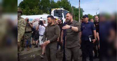 Зеленский в затопленном Херсоне ознакомился с ходом эвакуации местного населения (видео)
