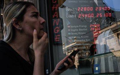 Турецкая лира обесценилась до рекордного уровня