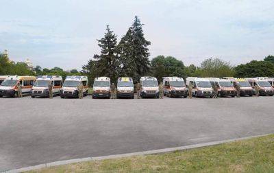 Метинвест передал военным 30 автомобилей скорой помощи