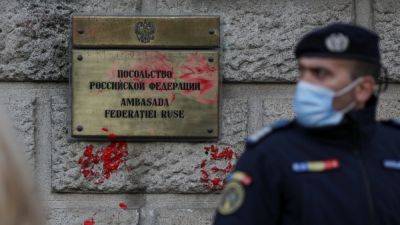 Румыния сократит число сотрудников посольства РФ более чем вполовину