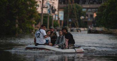 Эвакуация из Херсона: оккупанты вымогают у волонтеров деньги