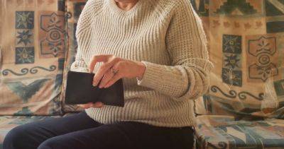 Украинские пенсионеры могут восстановить выплаты за границей: как не потерять пенсию