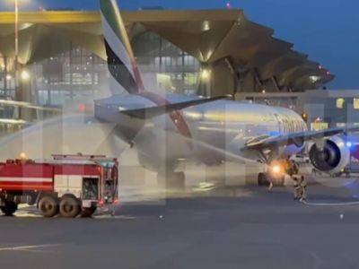 В аэропорту санкт-петербурга загорелся самолет