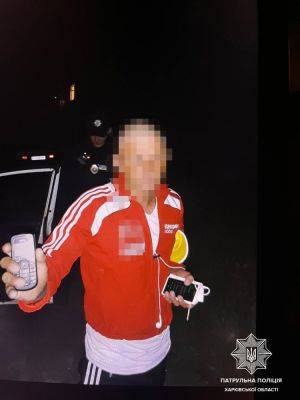 Харьковчанин нагло украл телефон у мужчины: его поймали патрульные