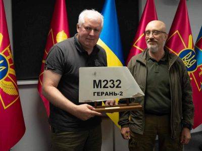 Резников подарил литовскому коллеге крыло от беспилотника оккупантов