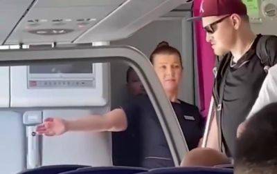 Wizz Air сняла с рейса украинского военного с протезом