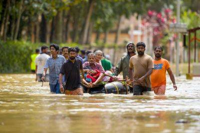 После наводнения в Индии потеряна связь с 60 израильтянами