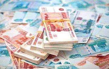 Россияне в июне вынесли из банков 500 миллиардов рублей наличными