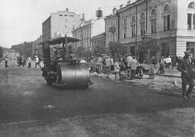 Крещатик в Киеве в 1930-е – исторические фото замены брусчатки на асфальт