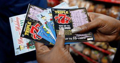 Работница лотереи украла выигрышный билет на $3 млн у клиента: деньги ей не достались