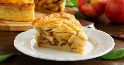 Подойдет для завтрака и пикника: рецепт очень простого яблочного пирога - focus.ua - Украина