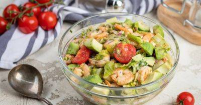 Салат с креветками: рецепт легкого и питательного блюда для всех