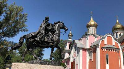 В Алматы открыли памятник Александру Невскому