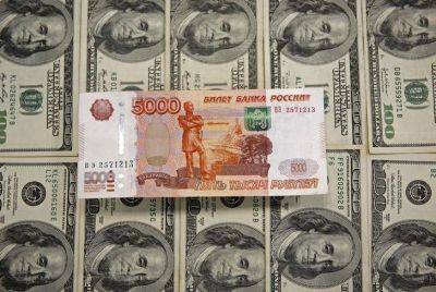Курс доллара упал ниже 90 рублей второй раз с начала недели