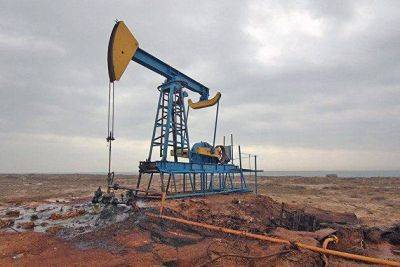 Нефть немного выросла на ослаблении доллара и после выхода докладов МЭА и ОПЕК
