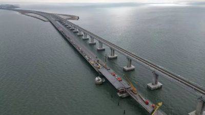 В аннексированный Крым: пробки на мосту через Керченский пролив