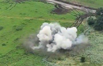 Украинские артиллеристы эффектным ударом уничтожили вражескую САУ «Гиацинт-С»