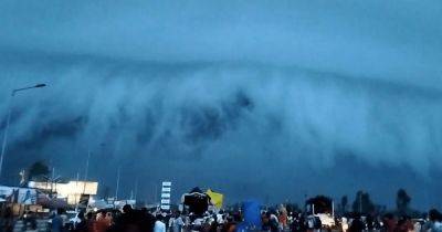 Уникальное явление: жуткое шельфовое облако накрыло Индию (видео)