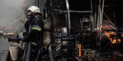 В Конча-Заспе под Киевом полностью сгорел элитный комплекс отдыха — фото