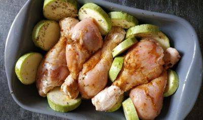 Это будет вашей коронной фишкой: рецепт нежной курицы с кабачками в маринаде из чесночных стрелок