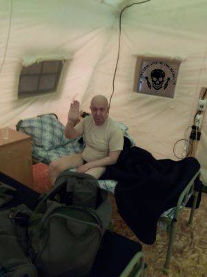 Пригожин в трусах в лагере ЧВК Вагнер - в сети показали фото
