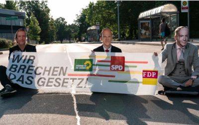 Экоактивисты в масках Шольца заблокировали движение в 26 городах Германии