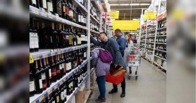 Украинцев ждет значительное повышение цен на алкоголь: что и на сколько подорожает