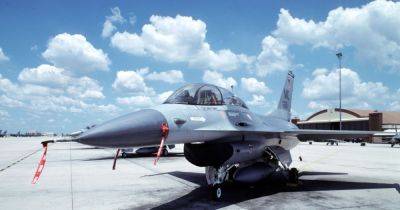 AWACS и полный комплект ракет: названы идеальные условия для поставок F-16 в Украину
