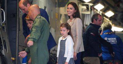 Кейт Миддлтон и принц Уильям с детьми неожиданно появились на авиашоу (фото)