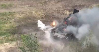 Ездил и разбрасывал мины: беспилотник расправился с редким российским БТР (видео)