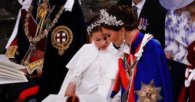 принц Уильям - Кейт Миддлтон - королева Елизавета - принц Джордж - принц Луи - принцесса Шарлотта - король Чарльз - Эксперт по языку тела рассказал об отношениях Кейт Миддлтон и принцессы Шарлотты - focus.ua - Украина