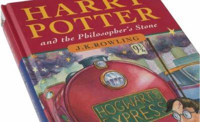 Книгу о Гарри Поттере продали на аукционе за 13,4 тысячи долларов