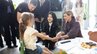 Зеленская и первая леди Кореи побывали в Центре защиты прав ребенка: как опрашивают детей