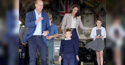 Вспомнили Елизавету II: принц Уильям с семьей осмотрели последний самолет королевы