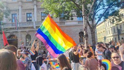 Прайд в Будапеште: на гей-парад в столице Венгрии вышли тысячи людей