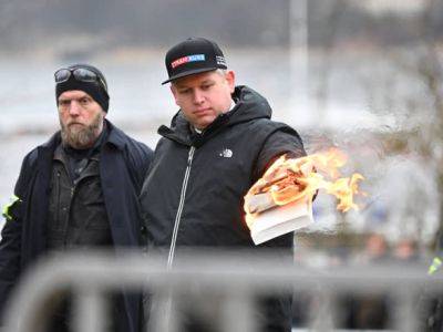 Организатор акции протеста в Швеции отказался сжигать Библию и Тору