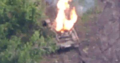 Убегал и прятался в кустах: в ВСУ показали, как уничтожили танк РФ под Бахмутом (видео)