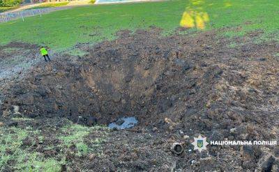 Повреждены футбольное поле и машины – последствия атаки ракетами на Харьков