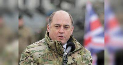 Министр обороны Британии, упрекнувший Украину, планирует уйти в отставку и оставить политику