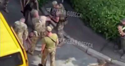 "Не провоцируйте": власти Одессы высказались об избиении гражданского военными (видео)