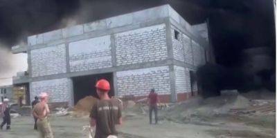 В Брянске загорелся военный госпиталь — видео