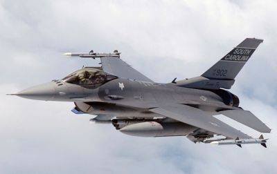 Байден одобрил обучение украинцев на F-16
