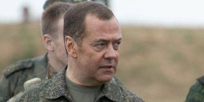 Удар по Крымскому мосту: Медведев призвал взрывать дома в Украине