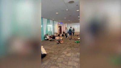 Видео: пьяные подростки сорвали рейс из Бен-Гуриона в Испанию