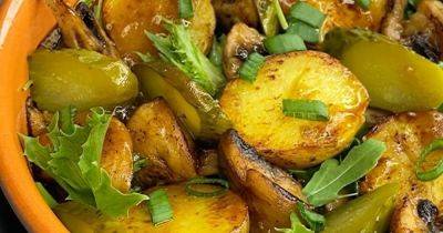 Вкуснейший теплый салат с картофелем и грибами: пошаговый рецепт